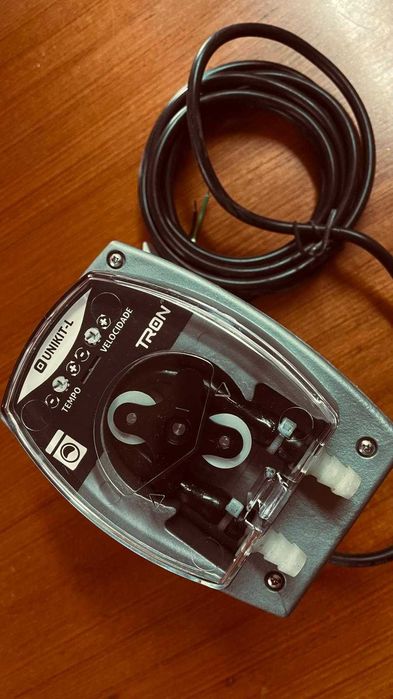 “Bomba peristáltica TRON UNIKIT-L 110/220V Nova – Ideal para lavandarias self-service”.