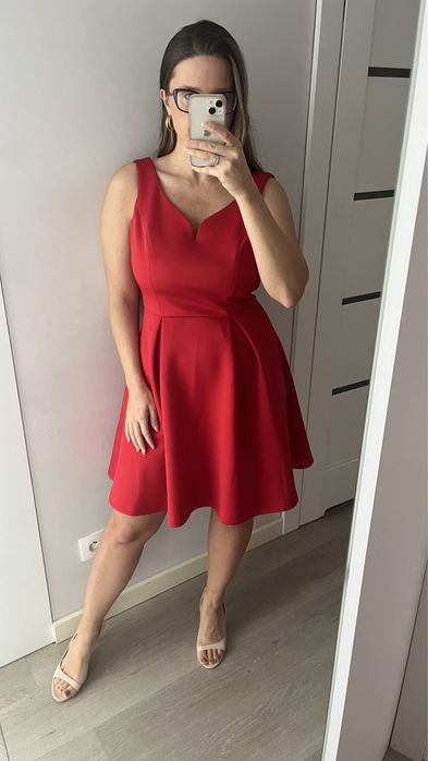 Czerwona elegancka wizytowa rozkloszowana sukienka dekolt serce