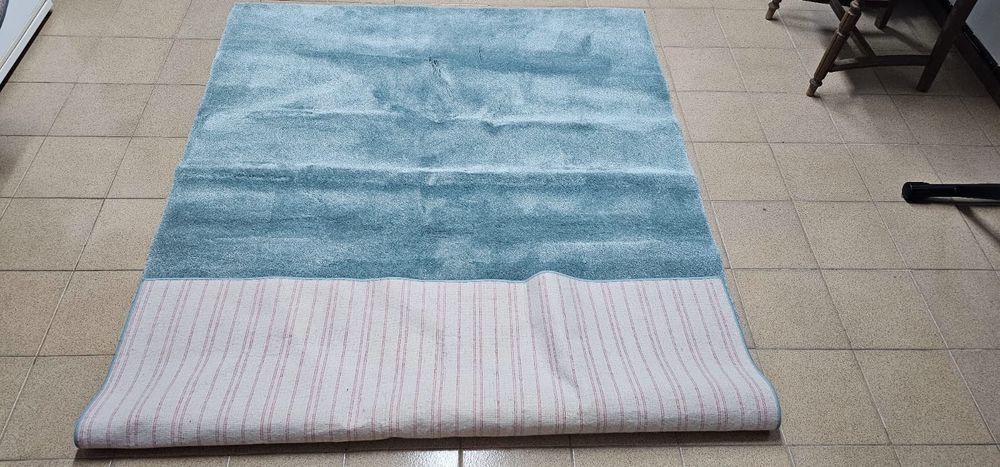 Carpetes verde água, bom estado