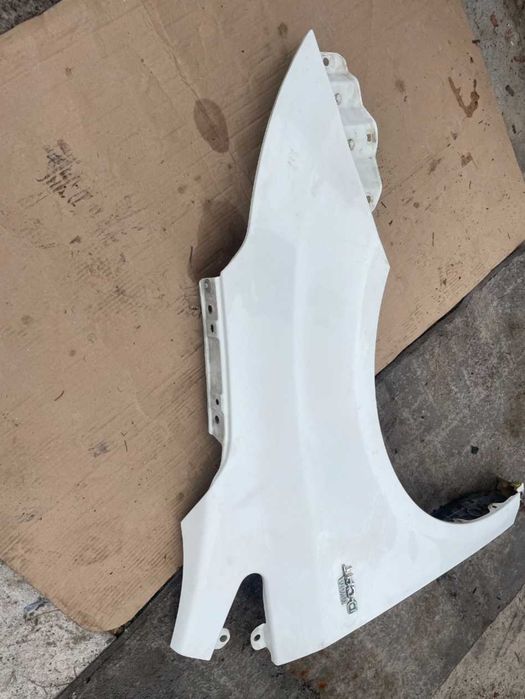 Błotnik prawy przód Toyota Avensis t29 kolor 040