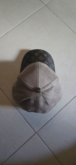 LV cap camurça e couro