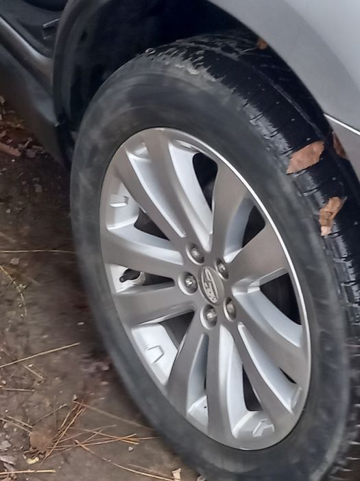 Автомобиль легковой.