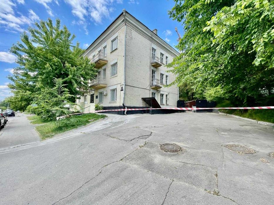 Аренда здания на Печерске 680 м2. + своя территория  13 сот.