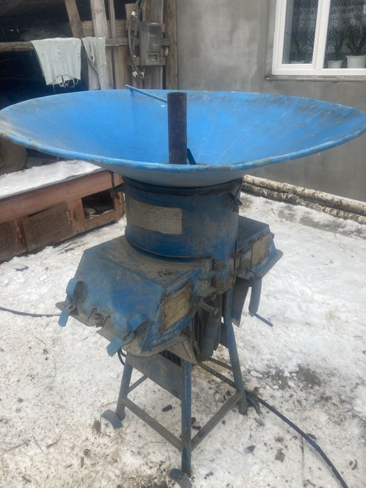 Продам млин зернодробарку та вальцеву дробарку