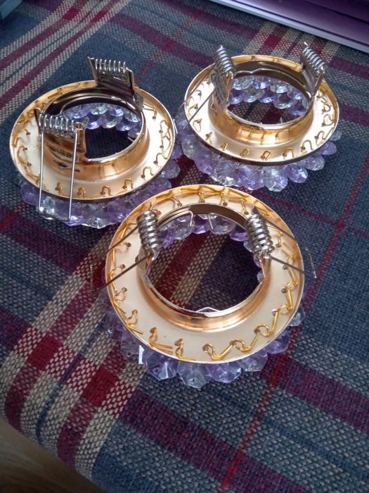 Галогенки. 3 штуки . Ціна однієї 50 грн. Зручно миються.