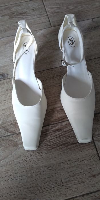 Buty ślubne na obcasie