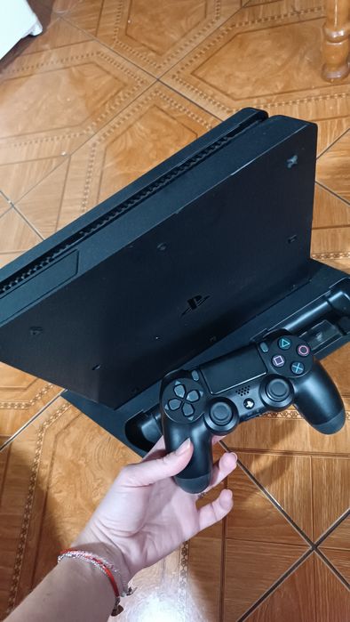 Play Station 4 slim 500 GB