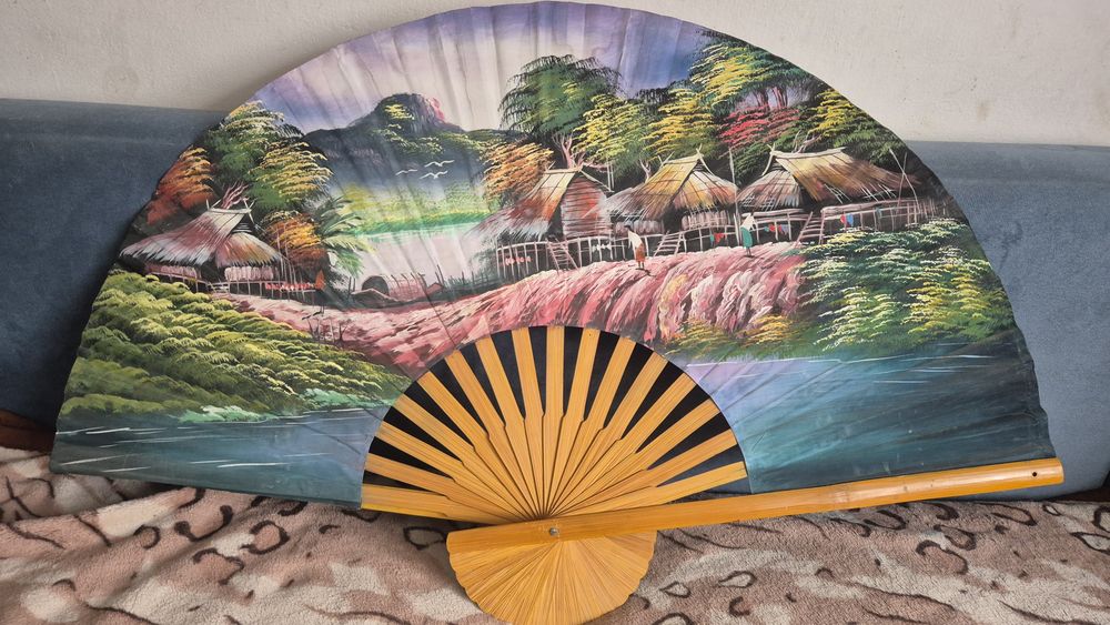 Piękny duży wachlarz malowany naścienny 100 cm