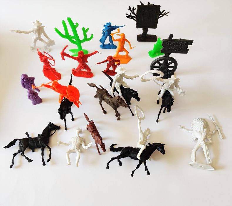 Bonecos PVC e outros diversos preços Disney Heidi Vickie Power rangers