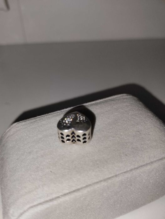 Srebrny charms opis , grawer