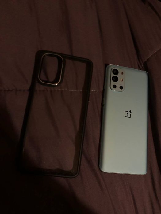 Телефон OnePlus 9r