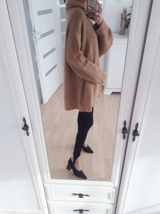 Brązowy sweter z golfem Zara