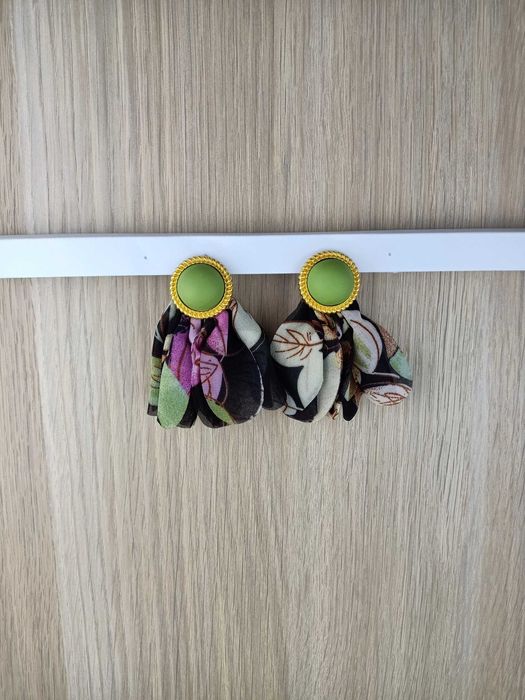 Materiałowe Kolczyki Z Zielonymi Kulkami Kulki