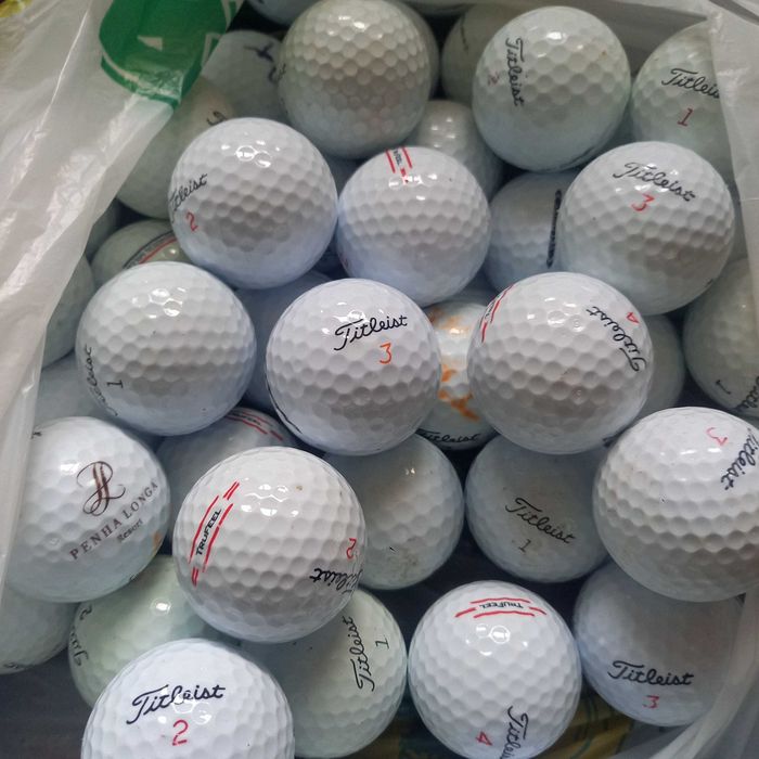 VENDO BOLAS DE GOLFE DE VÁRIAS MARCAS EM MUITO BOM ESTADO