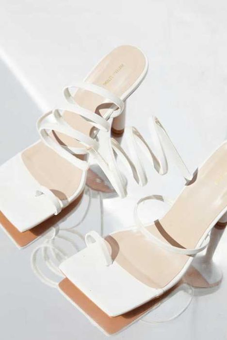 Białe sandały ze spiralą PLT PrettyLittleThing r. 38