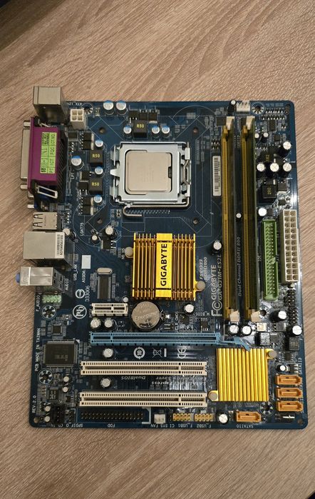 GIGABYTE GA-G31M-ES2L + Pentium E6600 + 2 ГБ DDR2 + кулер + заглушка