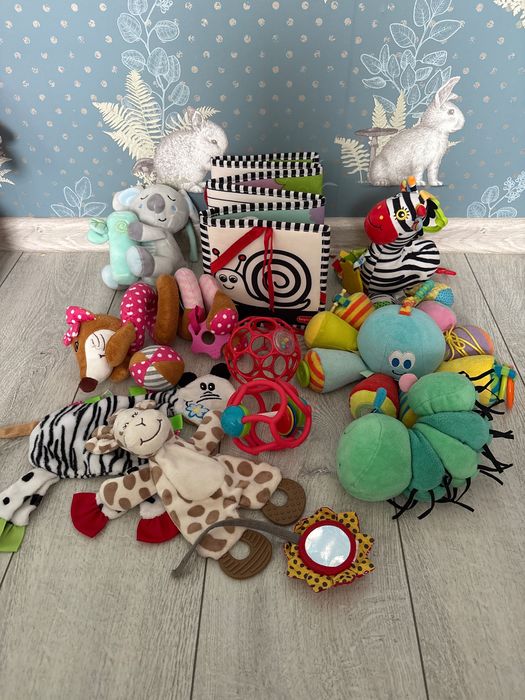 Zestaw zabawek niemowlęcych książeczka kontrastowa Tiny love zebra bali bazoo i inne