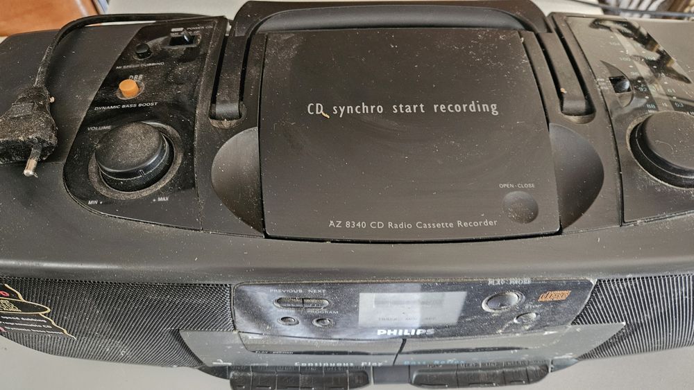 Rádio  antigo com CD e cassetes