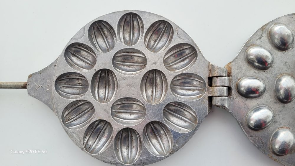 Продам вафельницу производства  СССР