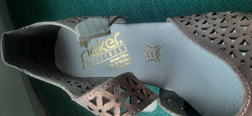 Perłowe sandałki f-my Rieker rozmiar 39