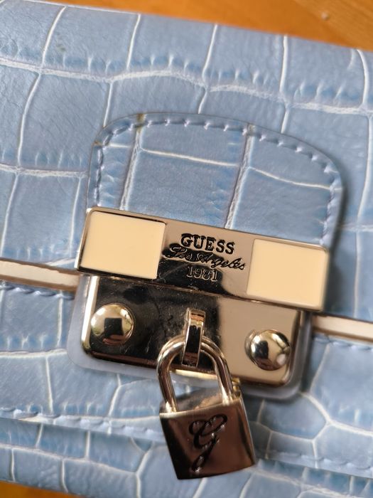 Oryginalna damska torebka kopertówka Guess