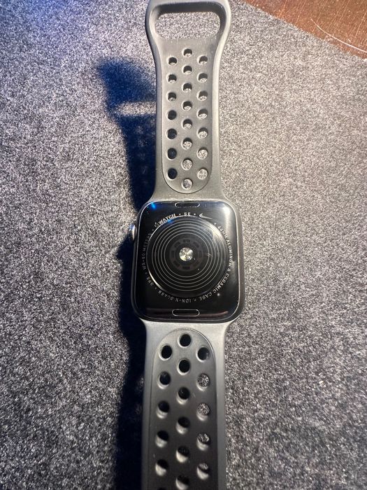 Apple Watch SE 44mm Nike+