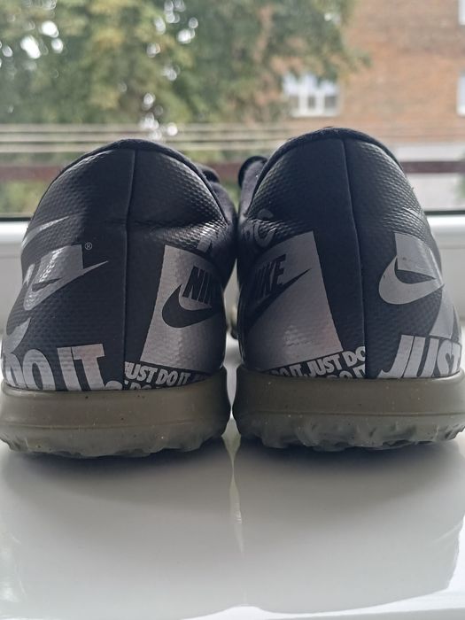 Сороконіжки Nike