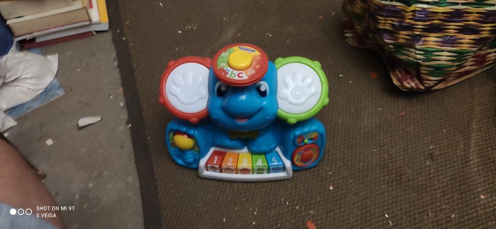 Brinquedo Clementoni Baby Elefante em Concerto