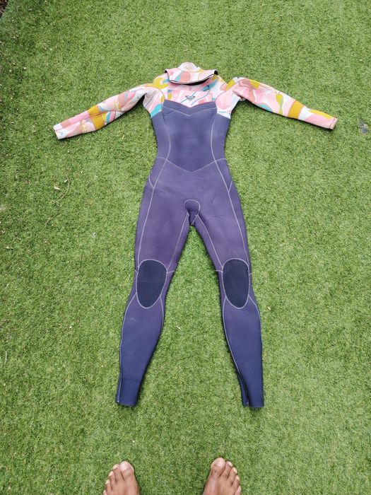 Fato Surf Roxy pouco uso