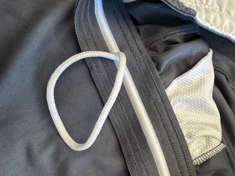 Under Armour krótkie sportowe spodenki r. M, szare, jak nowe