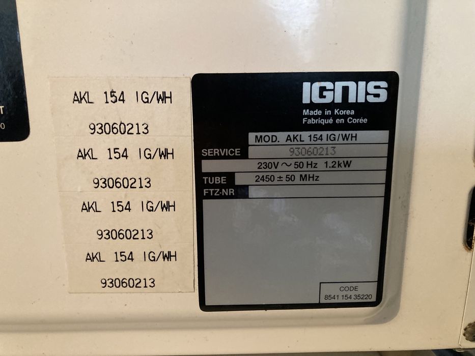 Microondas a funcionar com prato