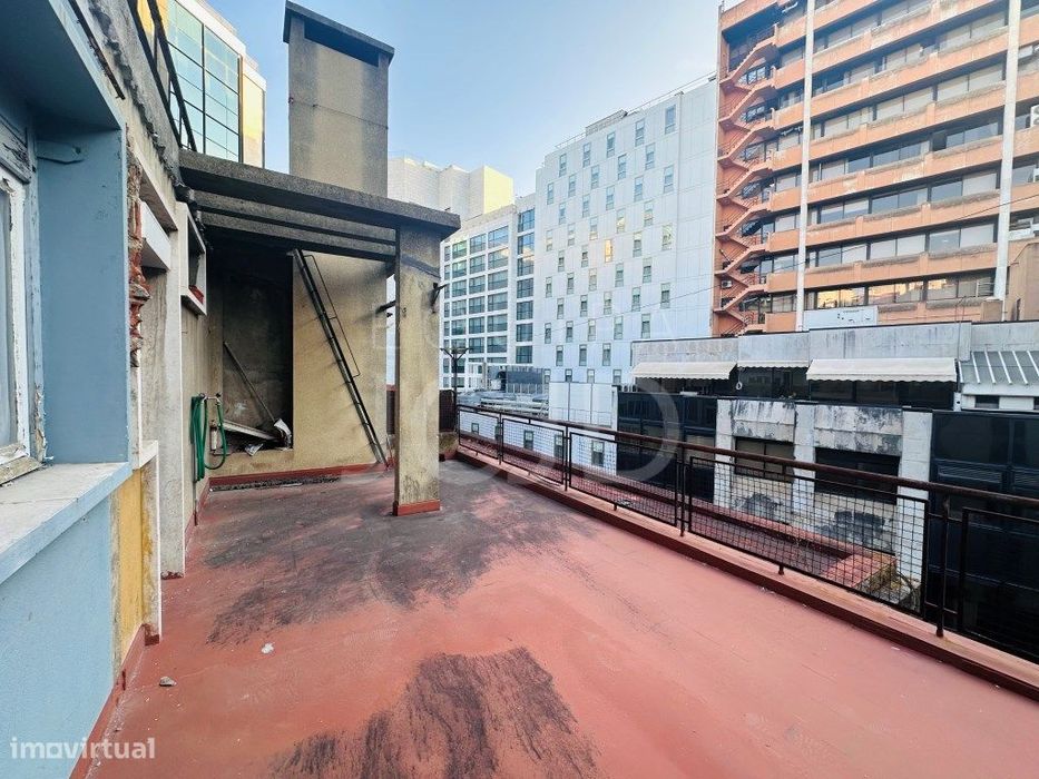 Apartamento T0+1 com Grande Terraço e Sótão - Avenidas Novas, Lisboa