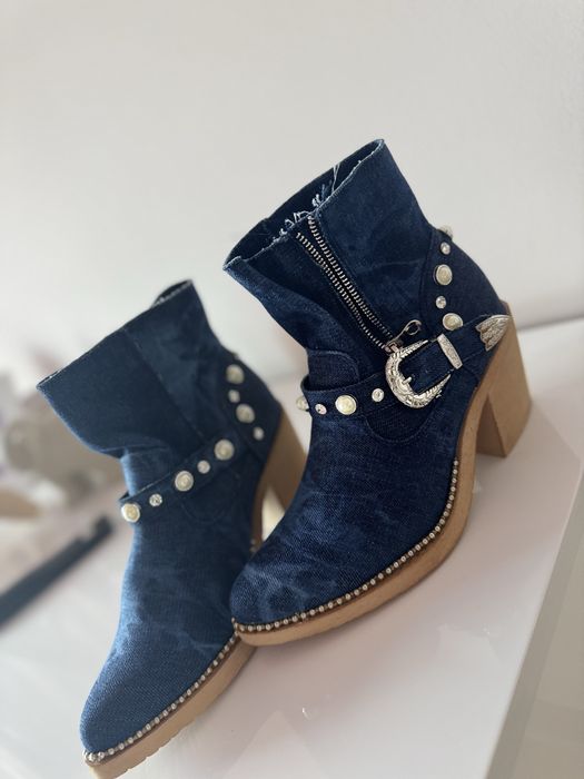 Взуття козаки нові