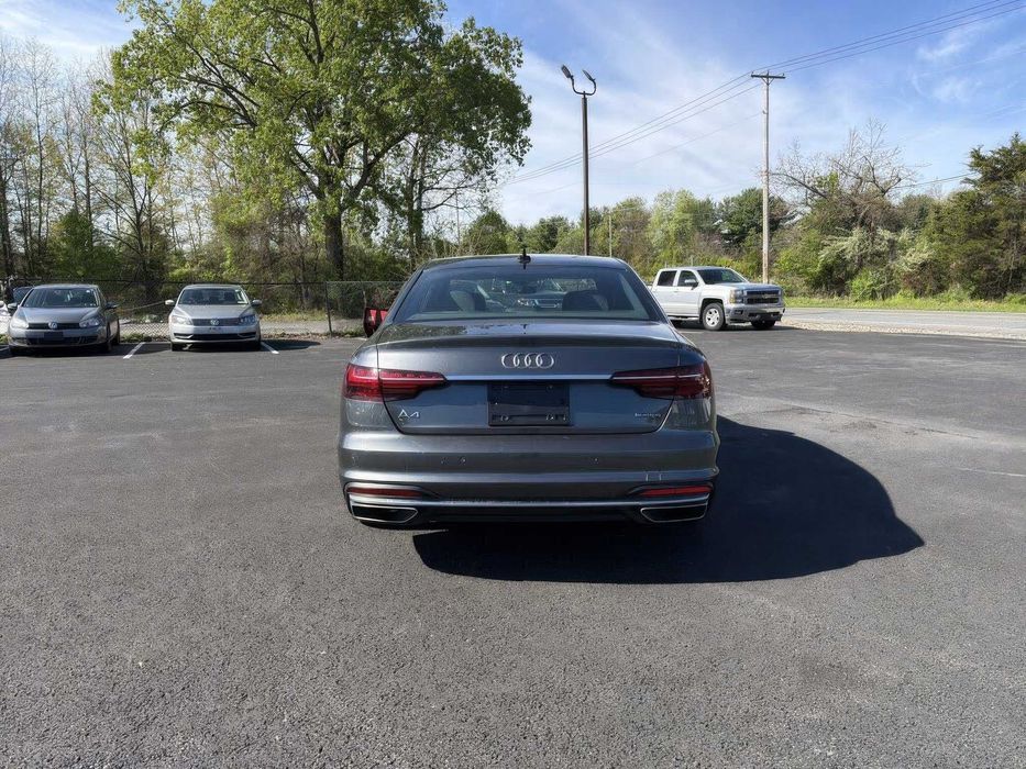 Audi A4      2024