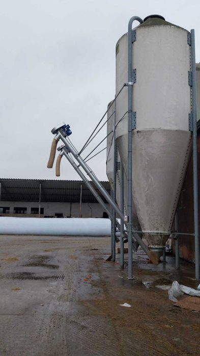 Przenośnik ślimakowy Żmijka 140 pod silosy paszowe sypiące w paszowóz