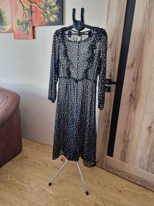Śliczna czarna szyfonowa sukienka w groszki