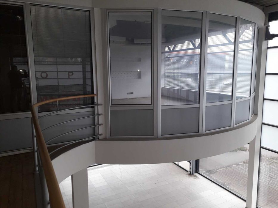 Продам приміщення автосалону