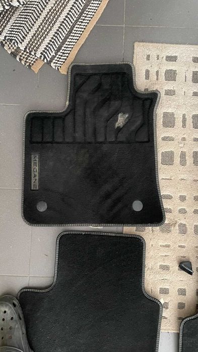 Dywaniki welurowe Megane IV Grandtour OE  - jeden defekt