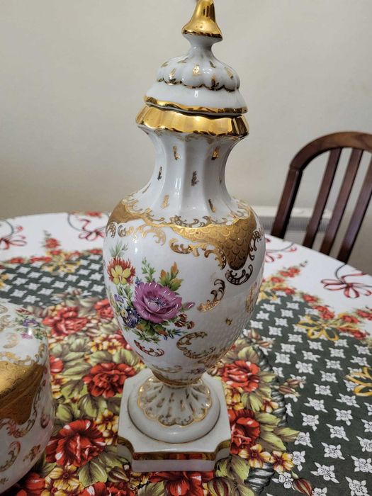 Taças Artibus com padrão florido dourado