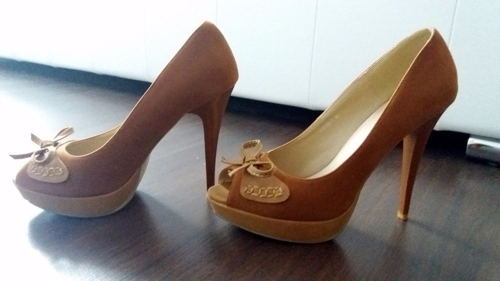 Śliczne szpilki camel