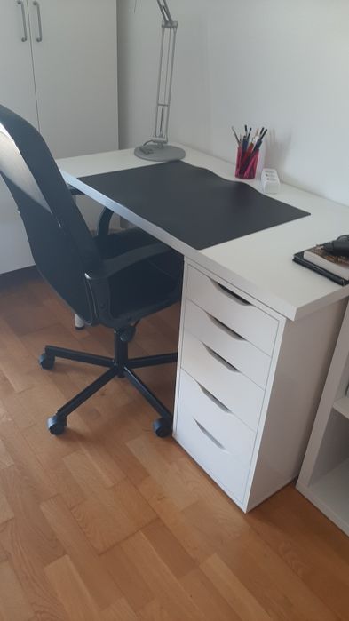Aluga quarto estudante Nova SBE Carcavelos