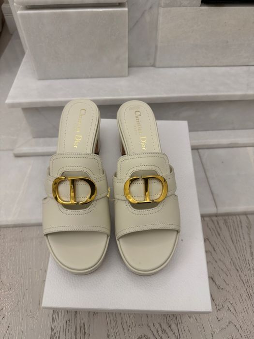 Нові оригінальні шльопанці Dior