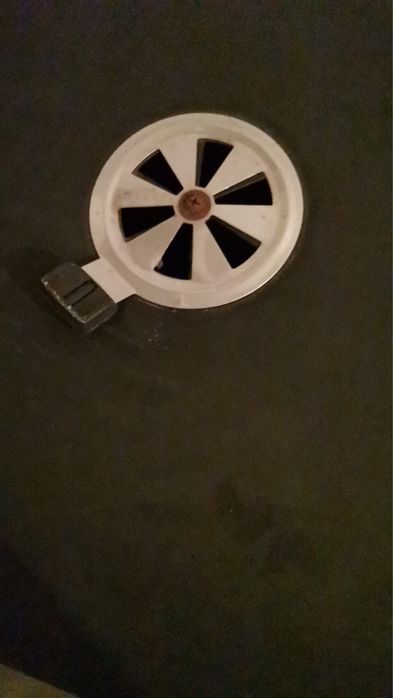 Grelhador usado com rodas.