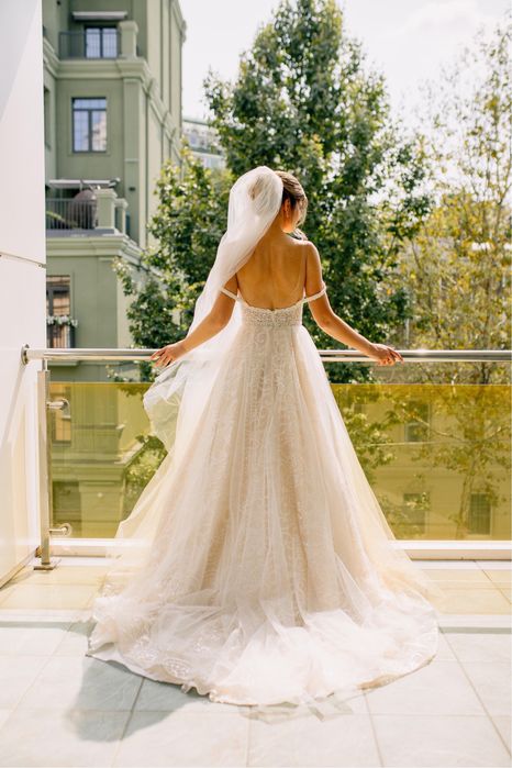 Продам весільну сукню