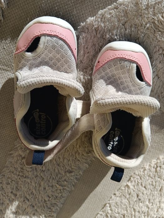 Sapatilhas / Ténis com abertura N. 20, da Decathlon