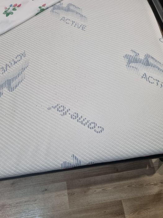 Продам ліжко з матрацом