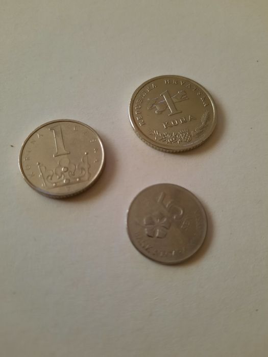 3 moedas: Croácia; República Checa; Malásia