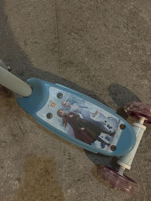 Trotinete Frozen + Capacete