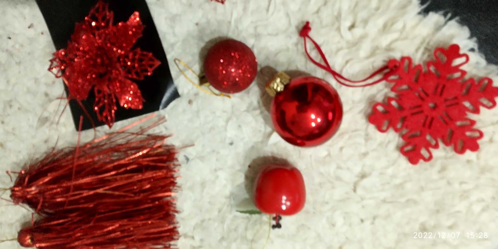 czerwone bombki zawieszki choinkowe