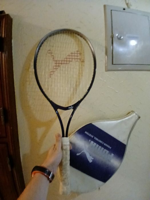 mesa, cadeira nórdica,  ar condicionado, Raquete. Saco boxe, corda nav